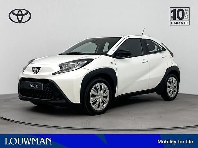 Wit Gebruikt 2024 Toyota Aygo Play Hatchback | € 19.995 (Goede deal) - Afbeelding 1/4