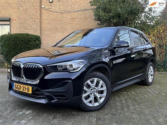 Zwart Gebruikt 2021 BMW X1 Executive SUV | € 31.950 (Eerlijke prijs) - Afbeelding 1/4
