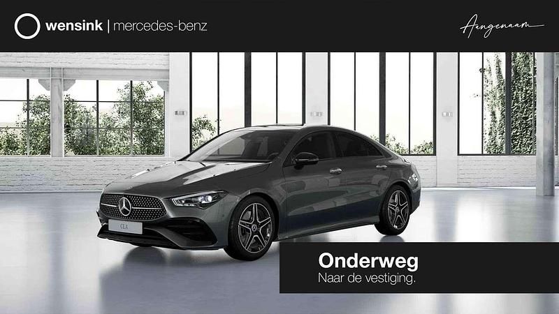 Grijs Nieuw 2025 Mercedes CLA250e Business Sedan | € 50.849 (Goede deal) - Afbeelding 1/4