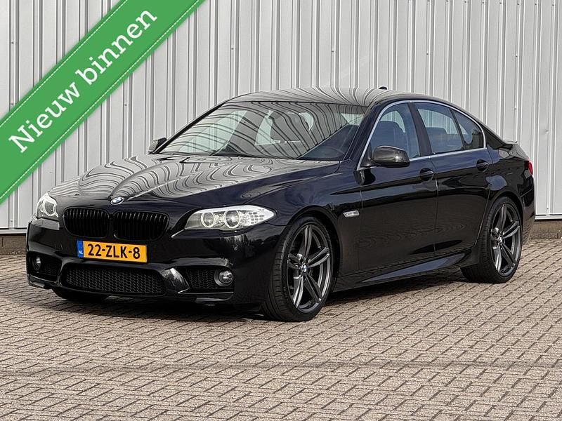 Zwart Gebruikt 2010 BMW 528 Executive Sedan | € 11.499 (Eerlijke prijs) - Afbeelding 1/4