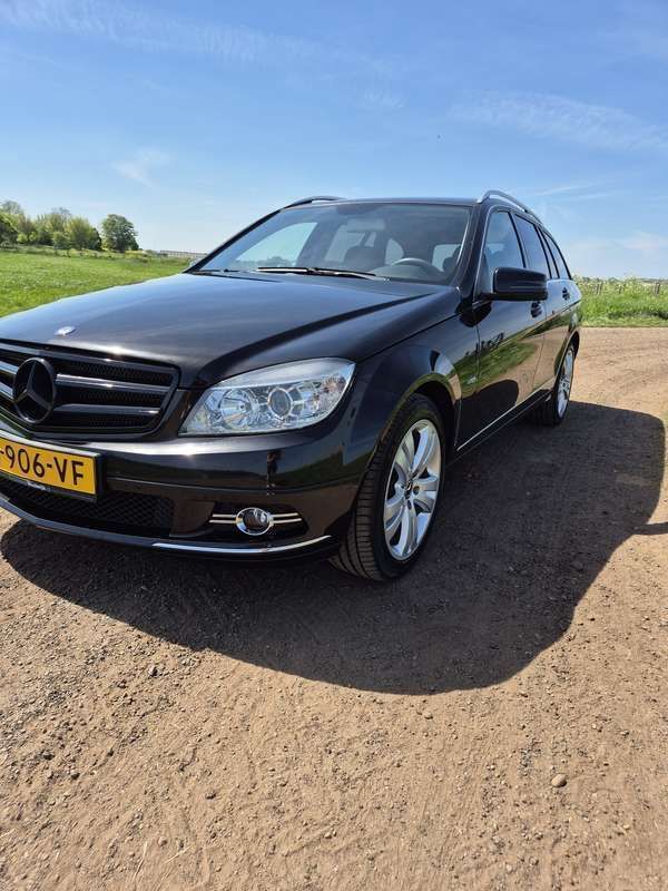 Zwart Gebruikt 2010 Mercedes C180 Stationwagen | € 7.985 (Eerlijke prijs) - Afbeelding 1/4