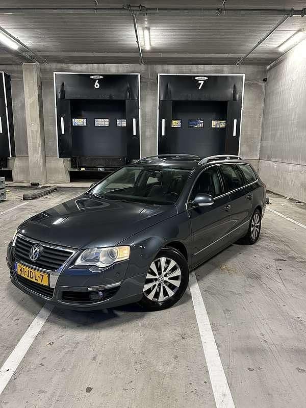 Grijs Occasion 2009 VW Passat Comfortline Stationwagen | € 2.000 (Eerlijke prijs) - Afbeelding 1/4