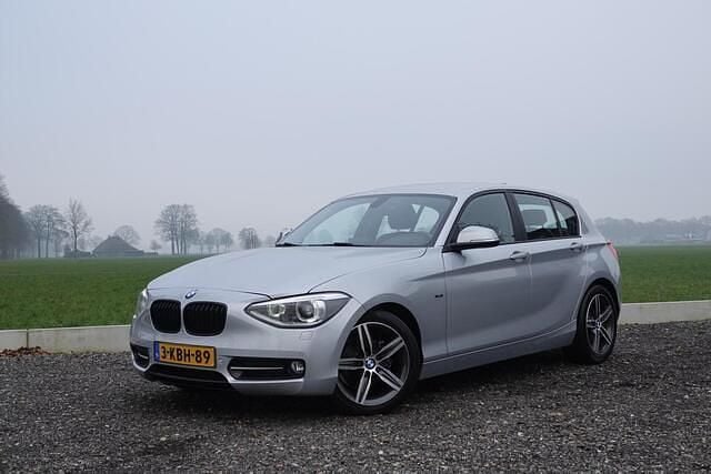 Grijs Occasion 2013 BMW 116 Sport Line Hatchback | € 9.750 (Eerlijke prijs) - Afbeelding 1/4