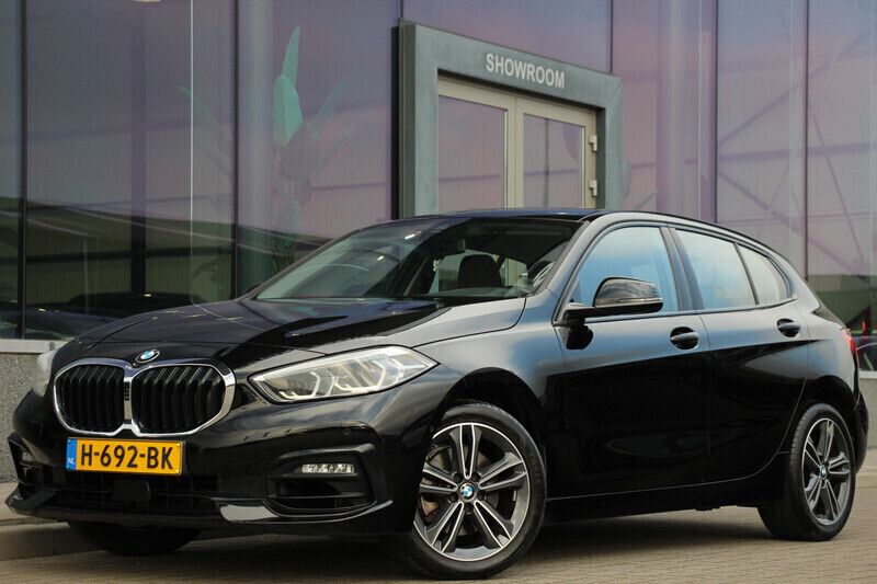 Zwart Gebruikt 2020 BMW 118 Executive Hatchback | € 23.795 - Afbeelding 1/4
