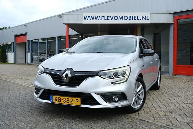 Grijs Gebruikt 2017 Renault Mégane IV LIMITED Hatchback | € 10.450 (Eerlijke prijs) - Afbeelding 1/4