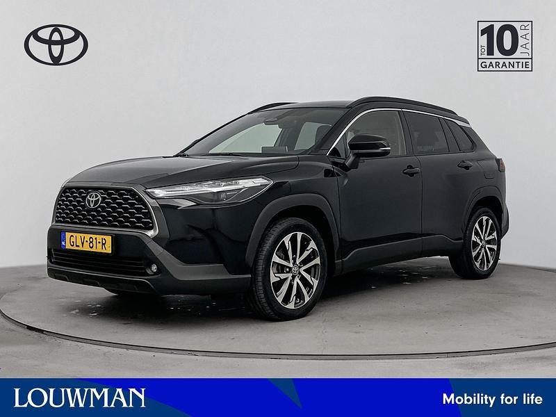 Aittude black metallic (donker zwart metallic) Occasion 2024 Toyota Corolla Cross Style SUV | € 35.800 (Eerlijke prijs) - Afbeelding 1/4