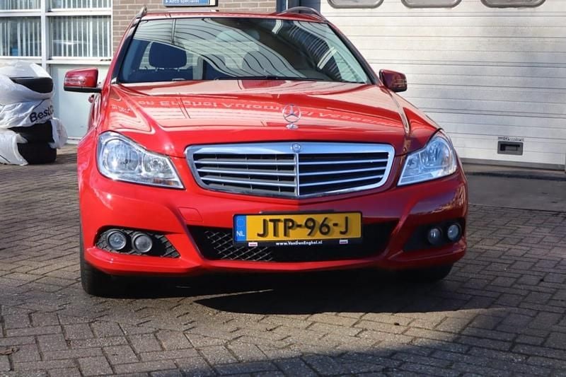 Occasion Mercedes C180 156 PK (114 kW) 2014 Rood Stationwagen