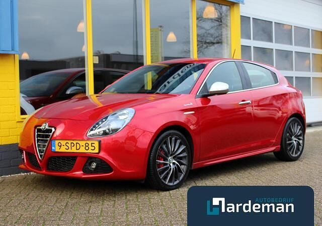 Rood Gebruikt 2013 Alfa Romeo Giulietta Competizione Hatchback | € 10.900 (Eerlijke prijs) - Afbeelding 1/4