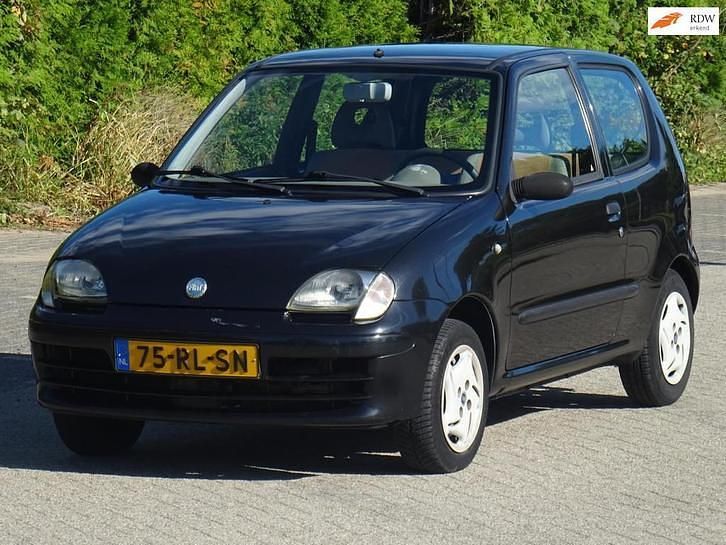 Zwart Gebruikt 2005 Fiat Seicento Young Hatchback | € 999 (Eerlijke prijs) - Afbeelding 1/4