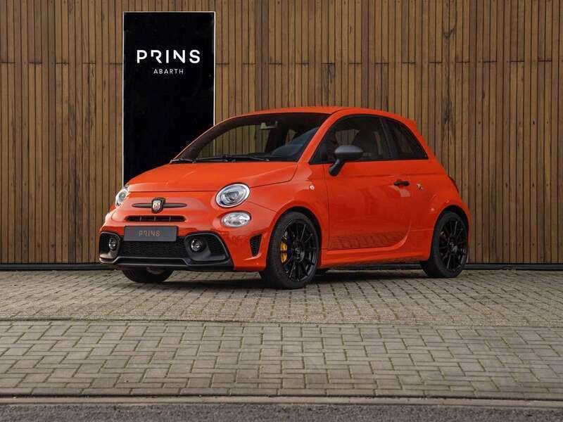 Oranje Gebruikt 2023 Fiat 500 Abarth Hatchback | € 35.900 - Afbeelding 1/4
