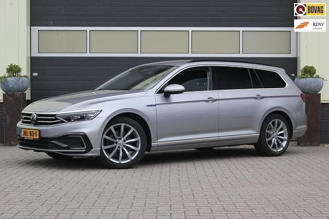 Grijs Gebruikt 2021 VW Passat Business Stationwagen | € 22.900 (Goede deal) - Afbeelding 1/4