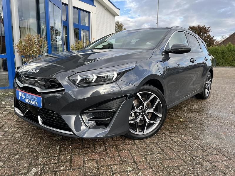 Grijs Gebruikt 2022 Kia Ceed Stationwagen | € 25.950 (Eerlijke prijs) - Afbeelding 1/4