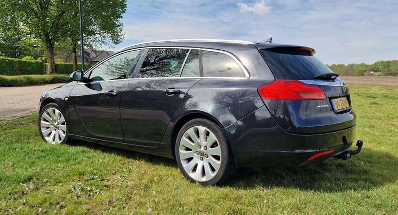 Zwart Gebruikt 2012 Opel Insignia Cosmo Stationwagen | € 6.500 (Eerlijke prijs) - Afbeelding 1/4