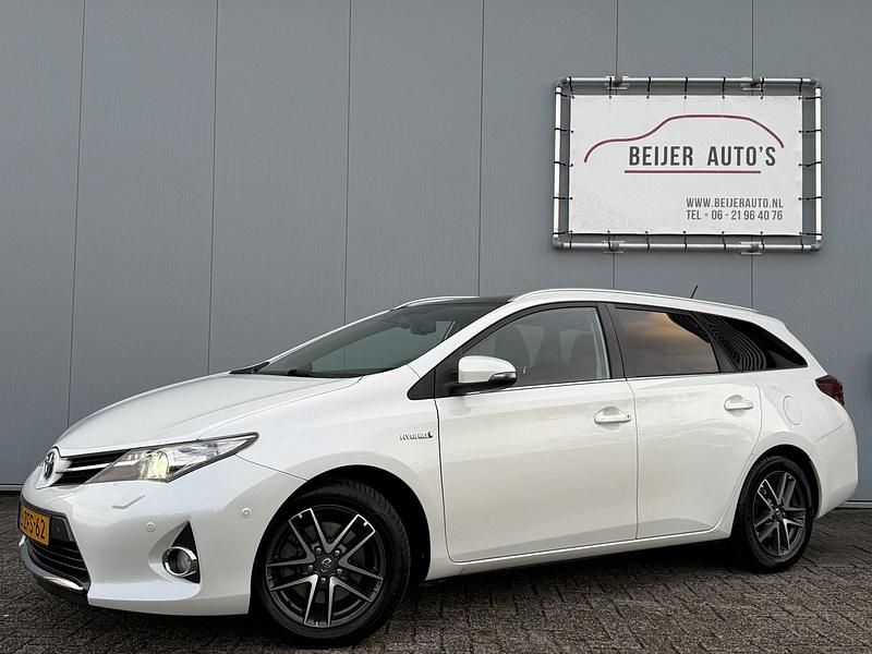 Wit Occasion 2015 Toyota Auris Stationwagen | € 14.495 (Eerlijke prijs) - Afbeelding 1/4