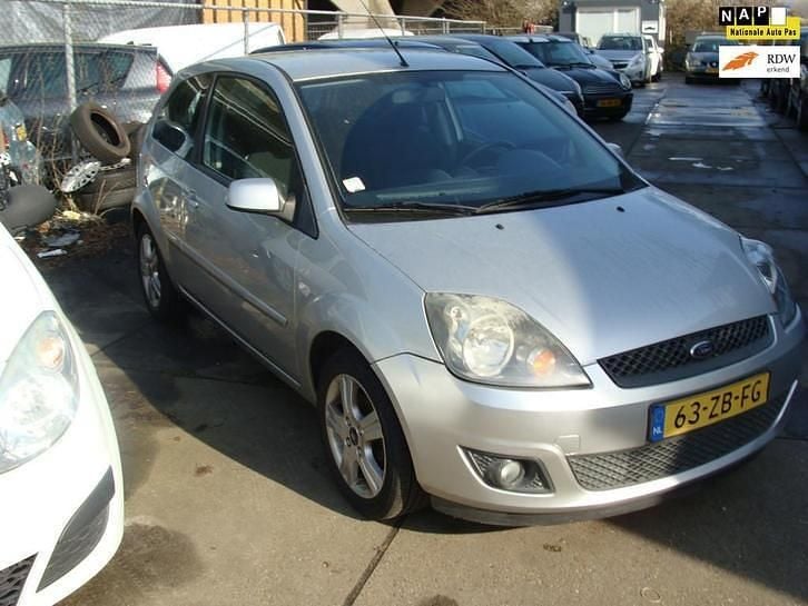 Occasion Ford Fiesta Futura 69 PK (50 kW) 2007 Grijs Hatchback