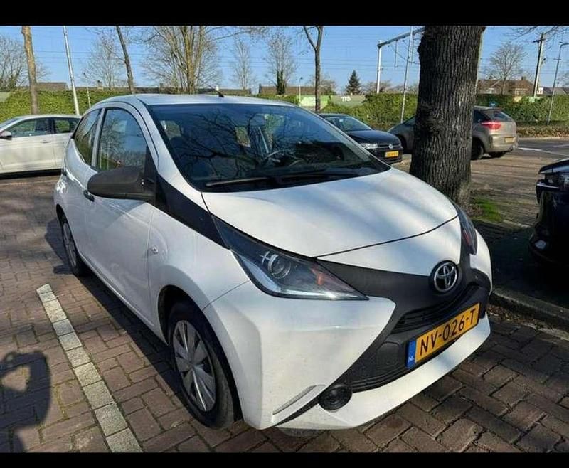 Wit Gebruikt 2017 Toyota Aygo Hatchback | € 6.450 (Super prijs) - Afbeelding 1/3
