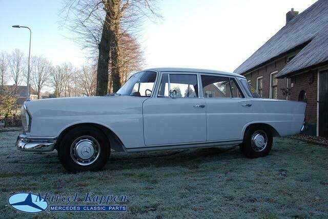 Overige Occasion 1964 Mercedes 220 | € 39.500 - Afbeelding 1/4