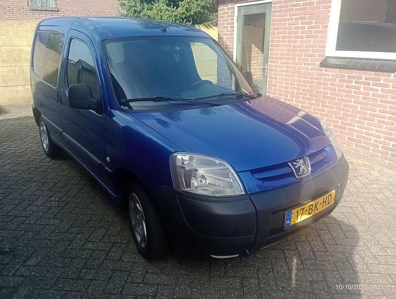 Blauw (metallic) Occasion 2003 Peugeot Partner MPV | € 2.495 (Iets duurder) - Afbeelding 1/4
