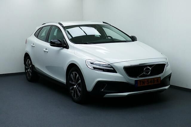 Wit Occasion 2018 Volvo V40 Dynamic Hatchback | € 19.949 (Eerlijke prijs) - Afbeelding 1/4