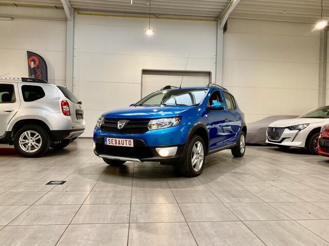 Blauw Gebruikt 2013 Dacia Sandero Hatchback | € 9.500 - Afbeelding 1/4