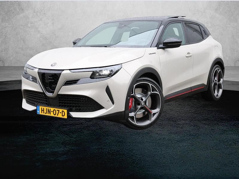 Grijs Gebruikt 2025 Alfa Romeo Junior Veloce SUV | € 47.820 - Afbeelding 1/1