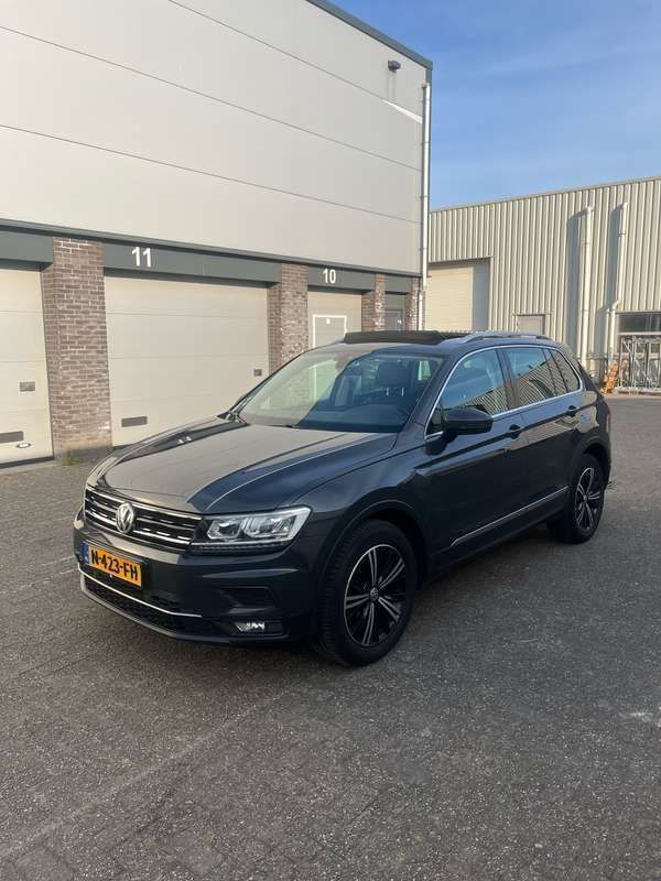 Grijs Gebruikt 2018 VW Tiguan Highline SUV | € 17.500 (Eerlijke prijs) - Afbeelding 1/4