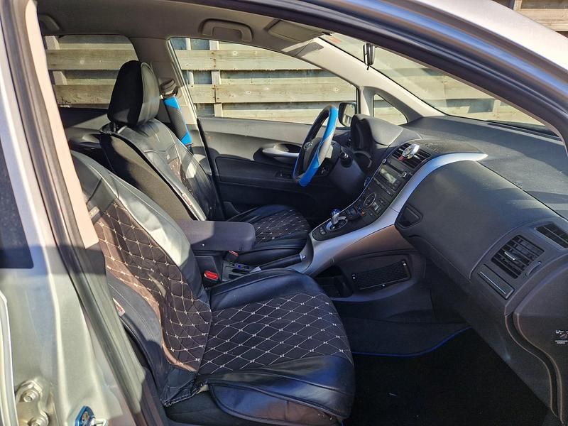 Occasion Toyota Auris 99 PK (72 kW) 2011 Grijs Hatchback