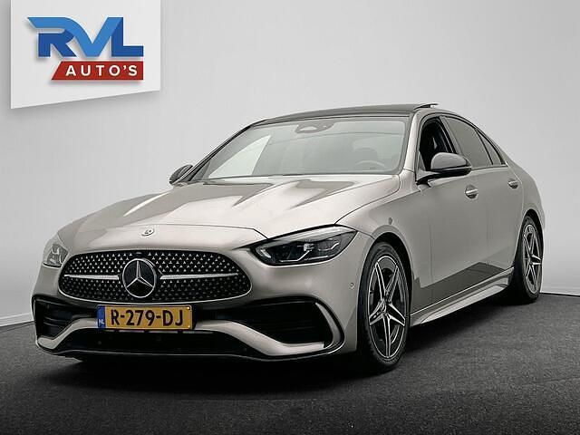 Grijs Occasion 2022 Mercedes C180 AMG line Sedan | € 37.400 (Eerlijke prijs) - Afbeelding 1/4