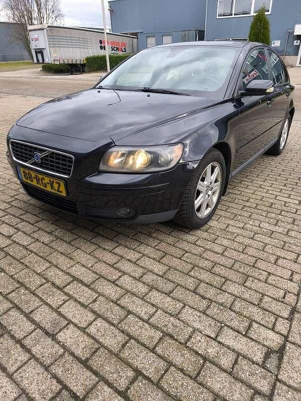 Zwart Occasion 2004 Volvo S40 Sedan | € 1.950 (Goede deal) - Afbeelding 1/4