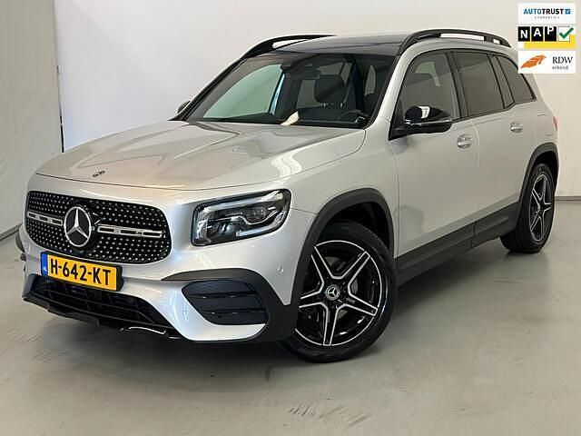 Grijs Gebruikt 2020 Mercedes GLB200 AMG SUV | € 34.950 (Eerlijke prijs) - Afbeelding 1/4