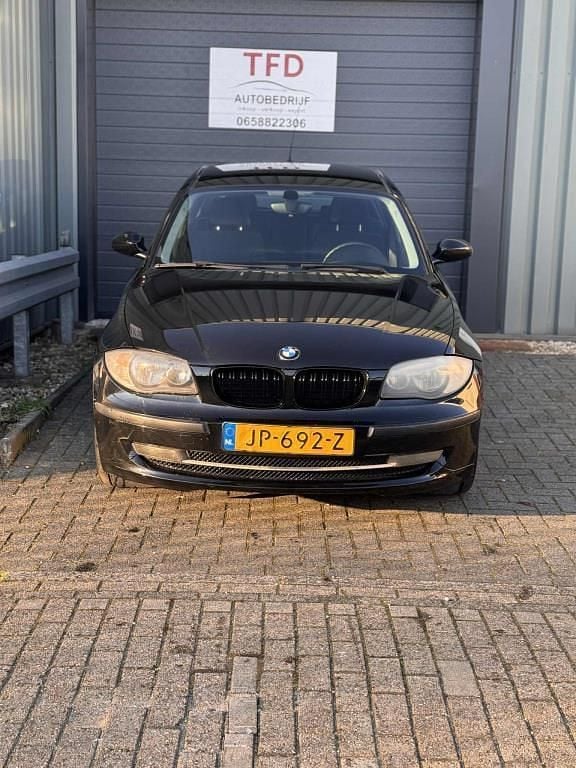 Zwart Gebruikt 2008 BMW 116 Executive Hatchback | € 1.999 (Super prijs) - Afbeelding 1/4