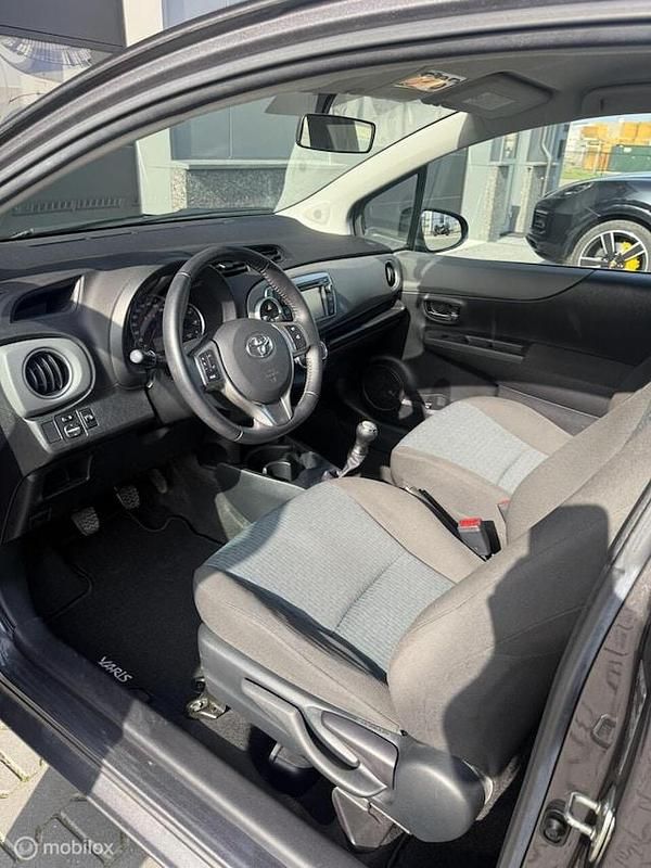 Occasion Toyota Yaris 69 PK (50 kW) 2013 Grijs Hatchback