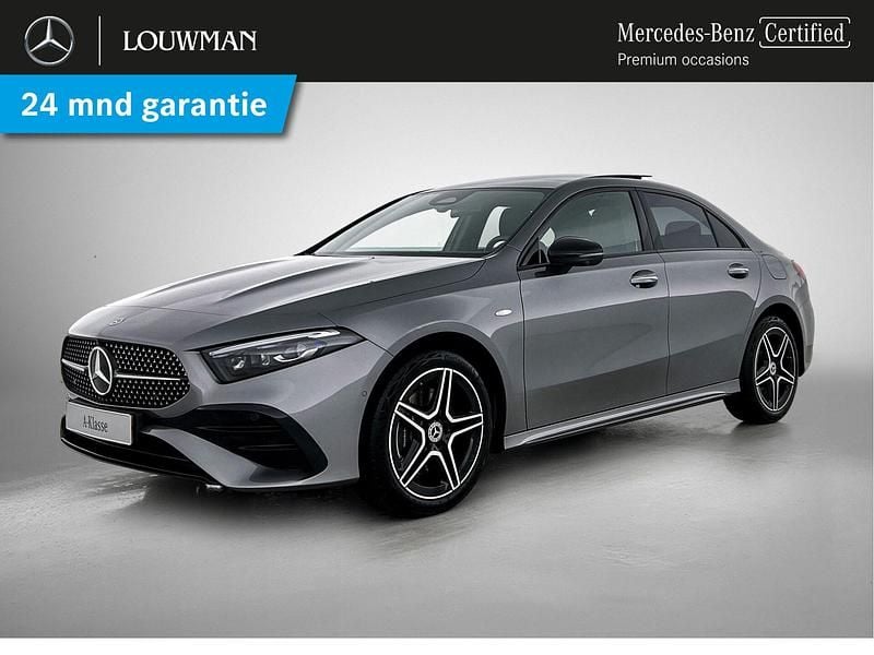 Grijs Gebruikt 2025 Mercedes A250 Business Sedan | € 41.750 (Duur) - Afbeelding 1/4