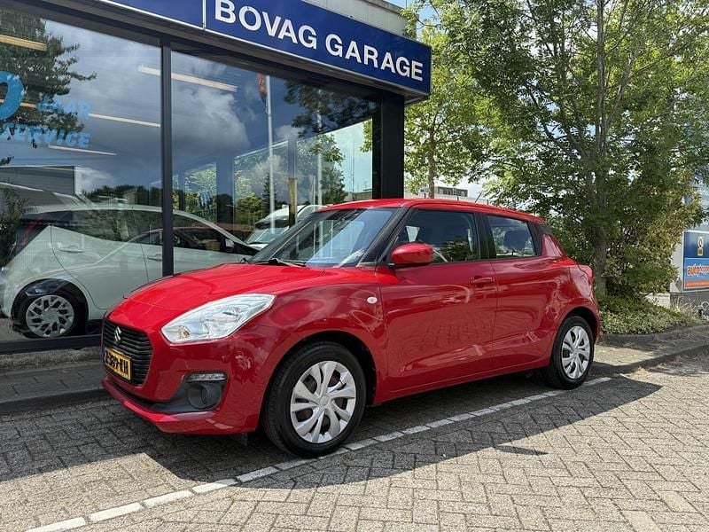 Rood Gebruikt 2018 Suzuki Swift Comfort Hatchback | € 13.445 (Goede deal) - Afbeelding 1/4