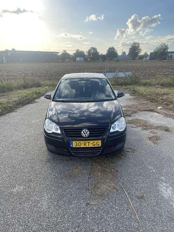 Gebruikt 2006 VW Polo Sedan | € 1.750 (Eerlijke prijs) - Afbeelding 1/4