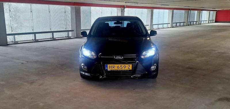 Zwart Gebruikt 2013 Ford Focus Champions Edition Hatchback | € 6.650 (Super prijs) - Afbeelding 1/4