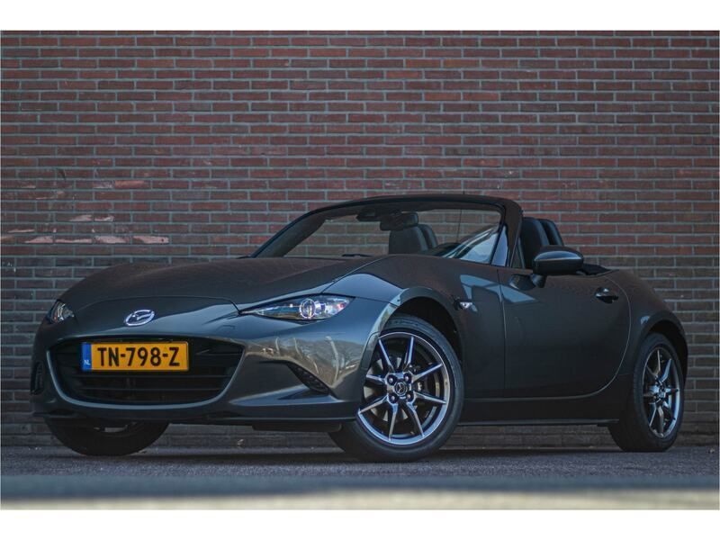 Grijs, metallic lak Gebruikt 2018 Mazda MX5 Cabriolet | € 22.950 (Eerlijke prijs) - Afbeelding 1/4