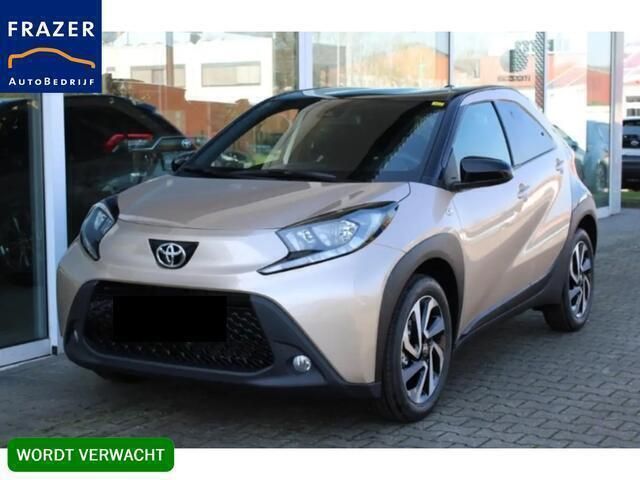 Beige Gebruikt 2023 Toyota Aygo Pulse Hatchback | € 17.985 (Eerlijke prijs) - Afbeelding 1/4
