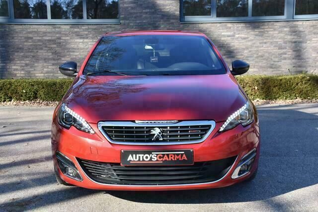 Rood Gebruikt 2017 Peugeot 308 GT-line Sedan | € 15.990 (Eerlijke prijs) - Afbeelding 1/4