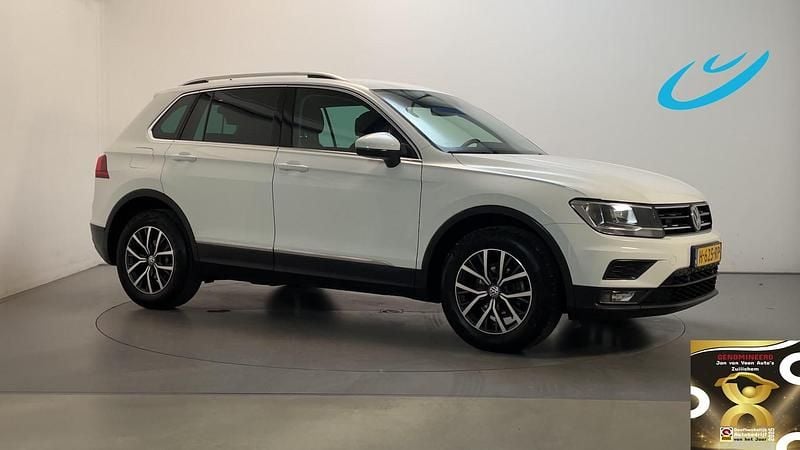 Wit Gebruikt 2020 VW Tiguan Comfortline SUV | € 18.400 (Super prijs) - Afbeelding 1/3