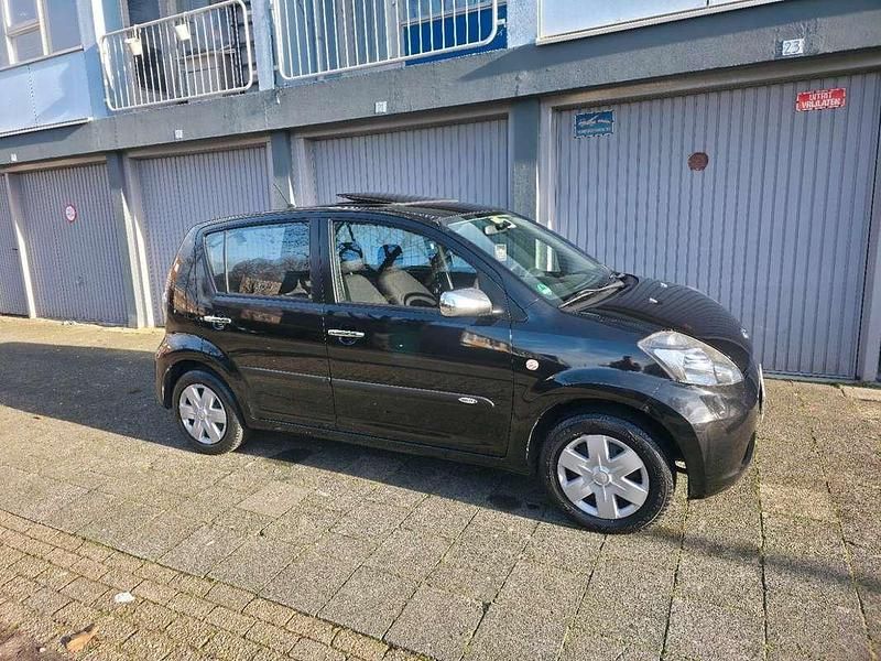 Occasion Daihatsu Sirion 69 PK (50 kW) 2007 Zwart Hatchback