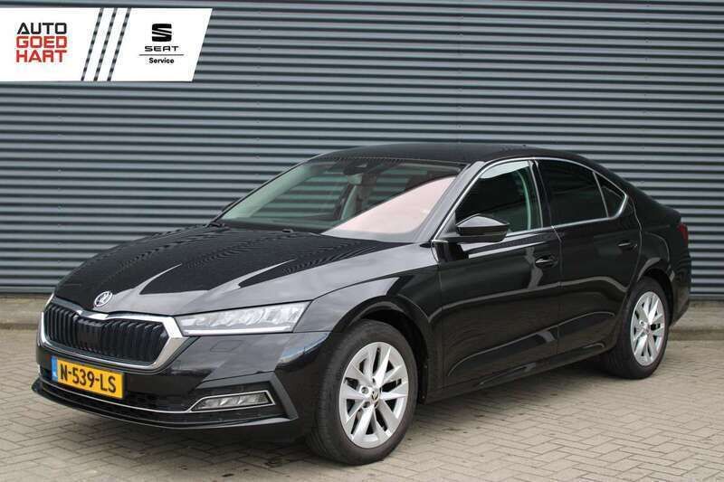 Zwart Gebruikt 2021 Skoda Octavia Business Line Hatchback | € 21.495 (Eerlijke prijs) - Afbeelding 1/4