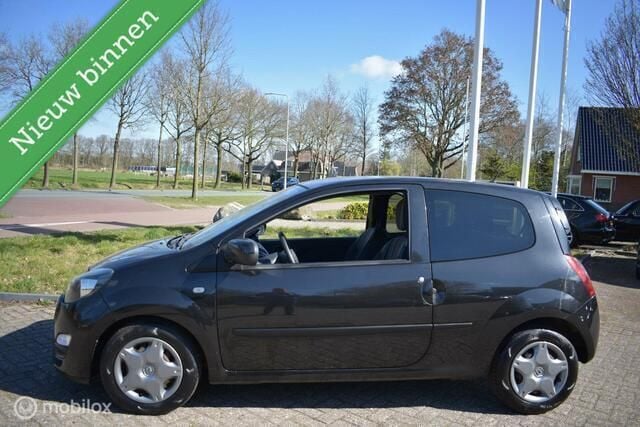 Zwart Gebruikt 2013 Renault Twingo Authentique Hatchback | € 2.499 (Eerlijke prijs) - Afbeelding 1/4