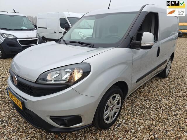 Grijs Gebruikt 2019 Fiat Doblò MPV | € 6.700 (Goede deal) - Afbeelding 1/4
