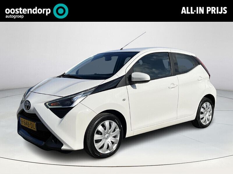 Wit Gebruikt 2020 Toyota Aygo X-play Hatchback | € 9.995 (Eerlijke prijs) - Afbeelding 1/4