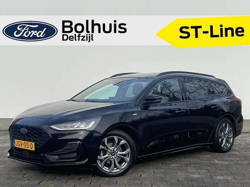 Zwart Gebruikt 2023 Ford Focus ST-Line Stationwagen | € 21.485 (Eerlijke prijs) - Afbeelding 1/4
