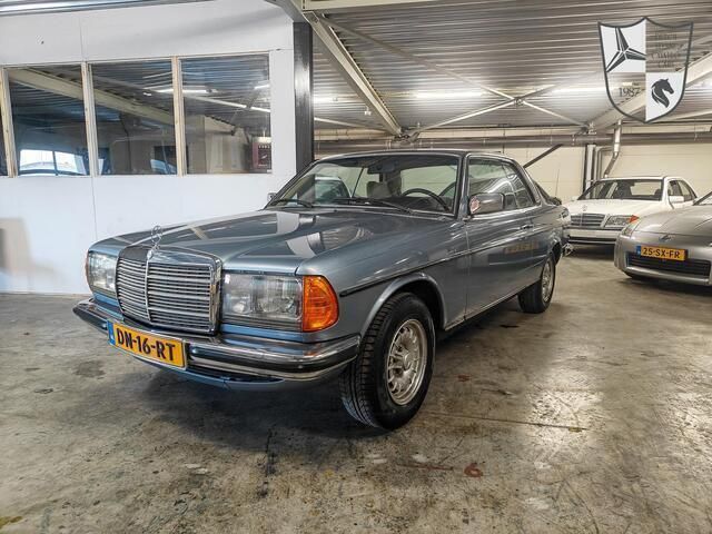 Blauw Gebruikt 1979 Mercedes 280 | € 15.950 - Afbeelding 1/4