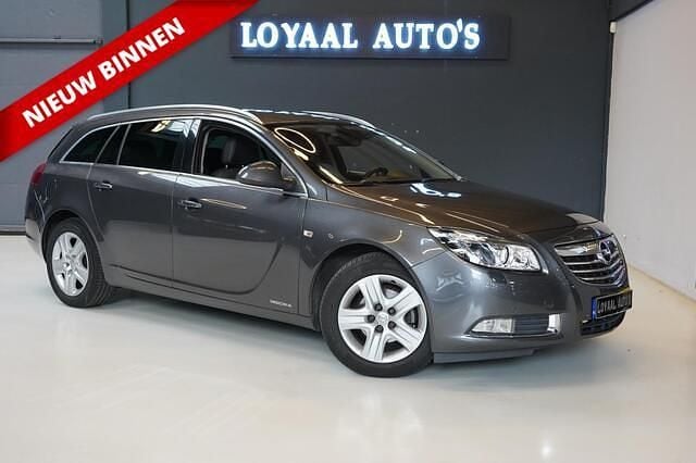 Grijs Gebruikt 2009 Opel Insignia Cosmo Stationwagen | € 5.999 (Eerlijke prijs) - Afbeelding 1/4