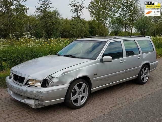 Zilver, metallic lak Gebruikt 1998 Volvo V70 Stationwagen | € 950 (Super prijs) - Afbeelding 1/4