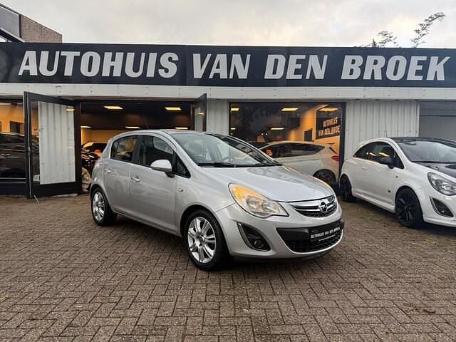 Zilver Gebruikt 2011 Opel Corsa Hatchback | € 4.445 (Eerlijke prijs) - Afbeelding 1/4